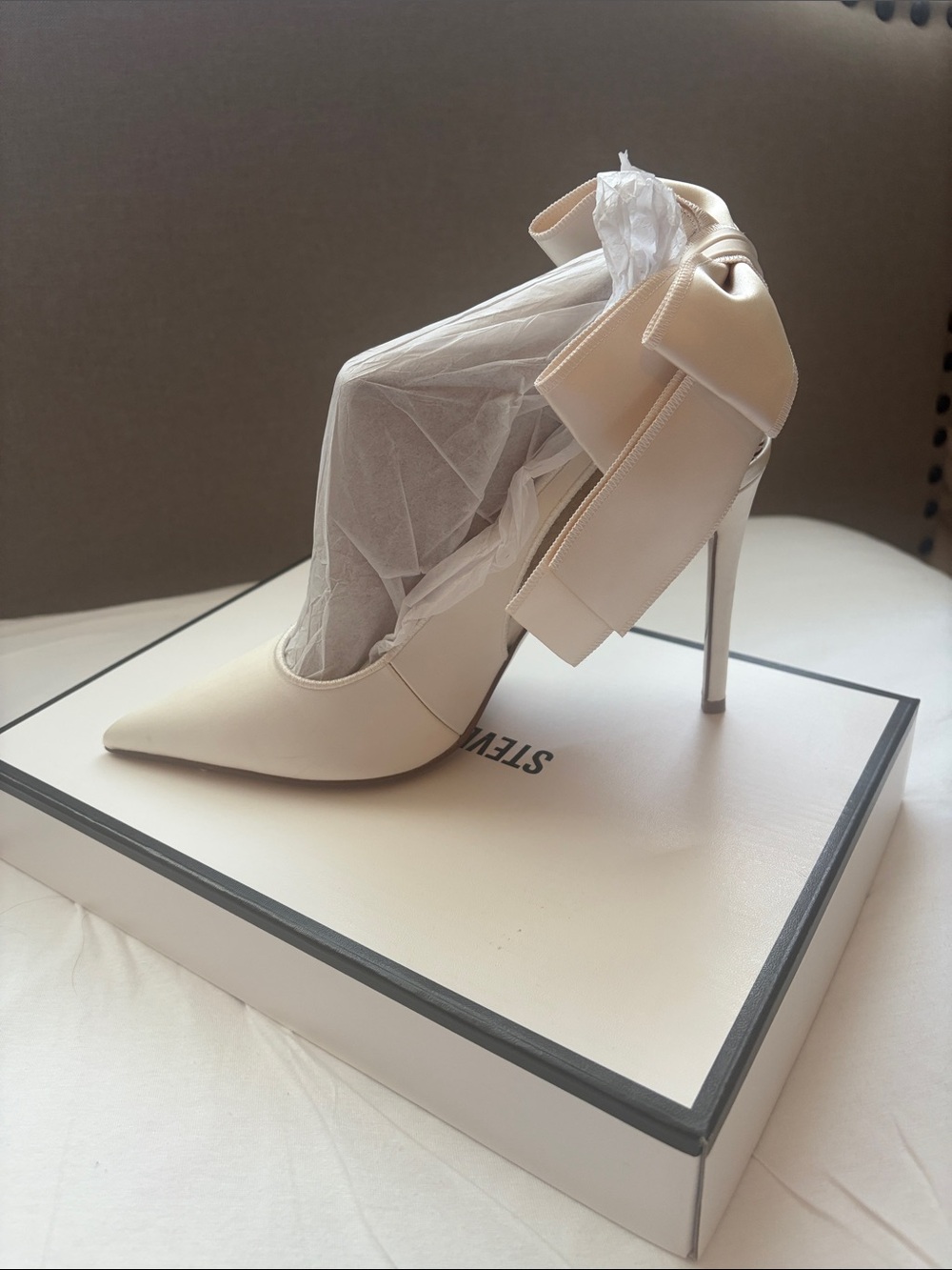 Steve Madden Ivory Teacup Satin Heels